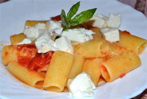 Pasta Pomodoro E Mozzarella Ricetta Veloce E Leggera Morti Di Fame