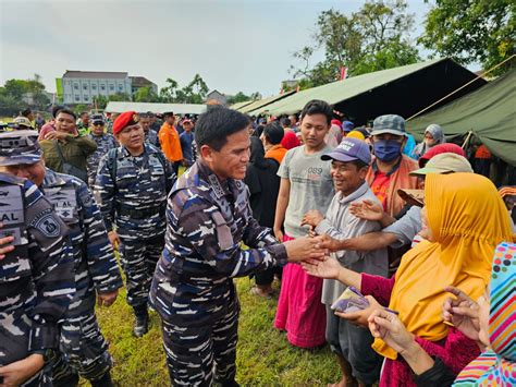 Tni Al Salurkan Bantuan Kemanusiaan Bagi Korban Gempa Di Jawa Timur