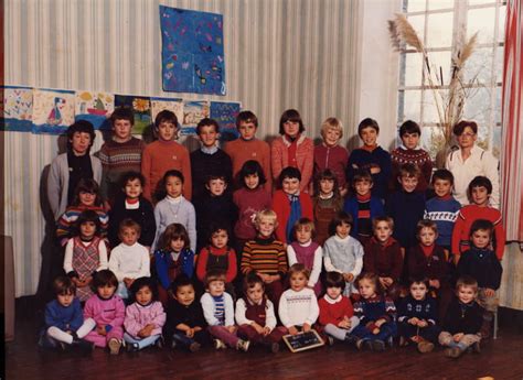 Photo de classe MATERNELLE PRIMAIRE 82 83 de 1983 Ecole Privée