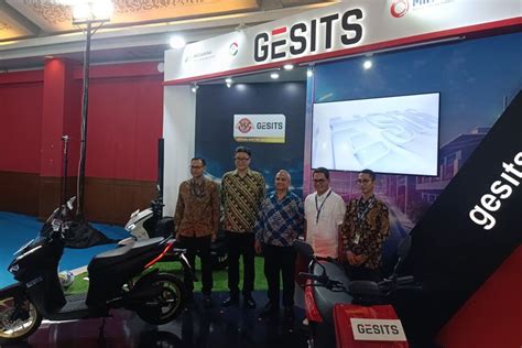 Foto Motor Listrik Gesits Dengan Baterai IBC Segera Meluncur Harga