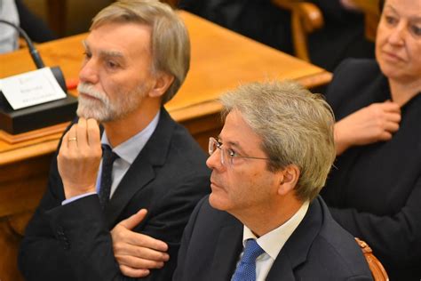 Reggio Emilia Festa Del Primo Tricolore Gentiloni Costituisce La