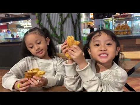 Jajan Waffle Boba Di Mall Terdekat YouTube