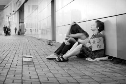 Omosessualità e religione ragazzi cacciati di casa perchè gay