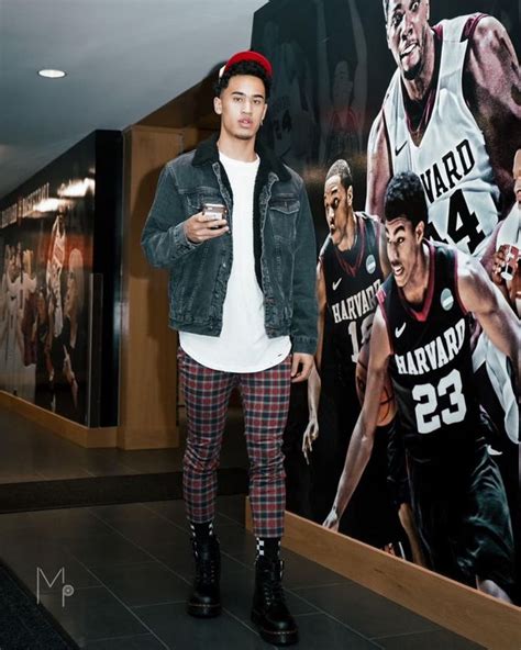 Hot boy bóng rổ chinh chiến SEA GAMES 31 Là thạc sĩ ĐH Harvard Việt kiều Mỹ điển trai hút fan