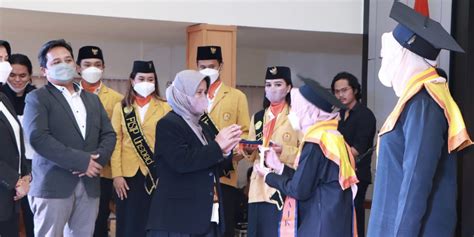 FISIP Selenggarakan Pelepasan Wisuda Ke 115 Fakultas Ilmu Sosial Dan