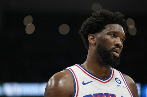 Nba Multa Joel Embiid Por Comemora O Pol Mica