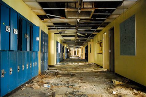 MATT TUTEUR PHOTOGRAPHY CHICAGO'S ABANDONED REMNANTS: Middle School