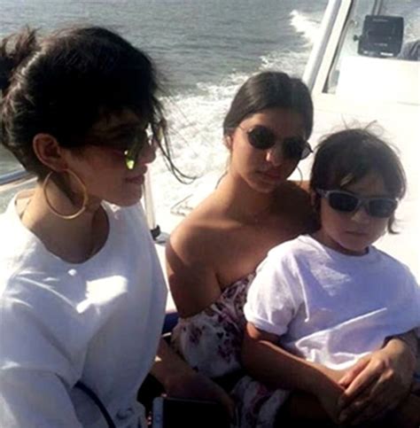 Simple And Elegant Mother Gauri Khan Posts This Picture Of Suhana And Were Loving It India Tv