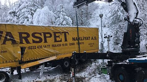 Schulbus und Lkws über Böschungen gestürzt kaernten ORF at