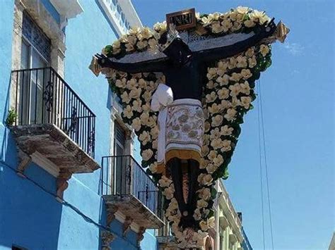 Feligreses Veneran Al Cristo Negro De San Rom N En Campeche N