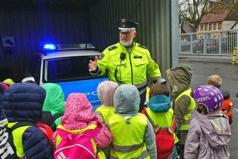 Ein Besuch Bei Der Polizei Kita Projekt Rund Ums Martinshorn Celler