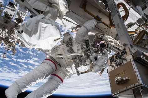 Experienced NASA astronauts make spacewalk together - Seradata