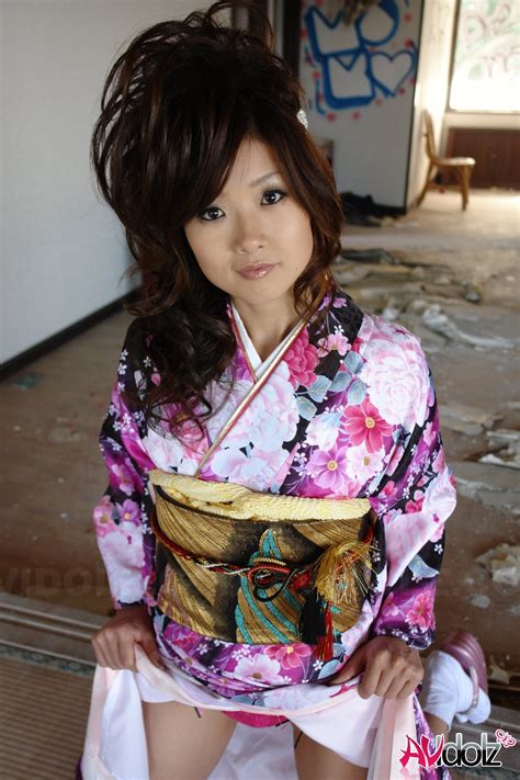 Chiaki In Kimono Spreads Legs And Shows Hairy Pussy On The Floor