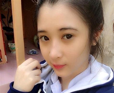 Hot girl trường Dược Người thật xinh hơn trong ảnh