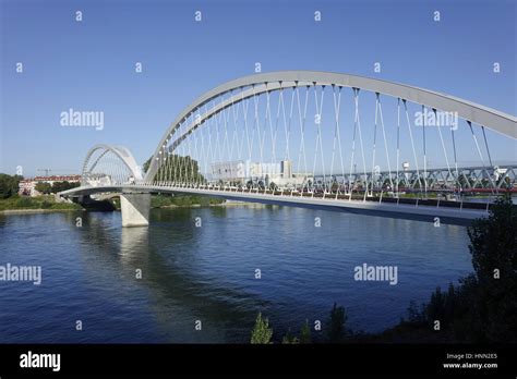 Kehl, Germany. 22nd Aug, 2016. View of a railway bridge over the Rhine ...