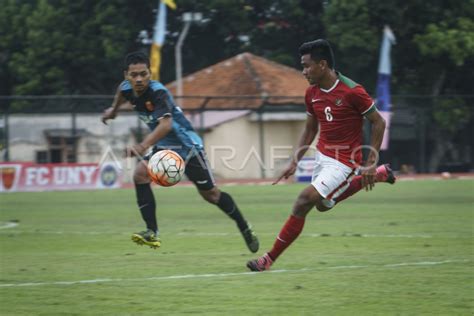 Pertandingan Uji Coba Timnas U Antara Foto