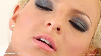 Givemepink parte de Sapphix presenta a Eva masturbándose XVIDEOS