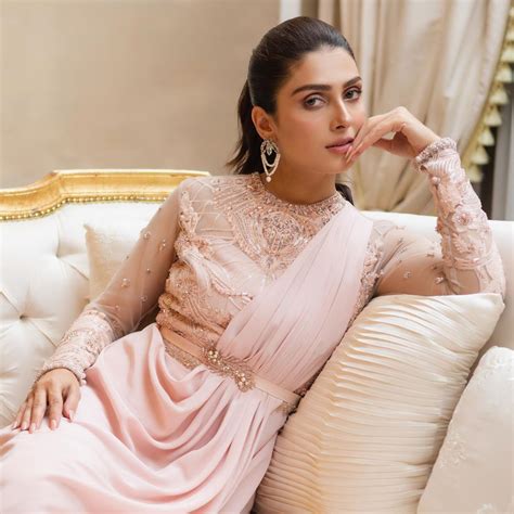 Ayeza Khan Is Looking Gorgeous In This Pink Dress Reviewit Pk