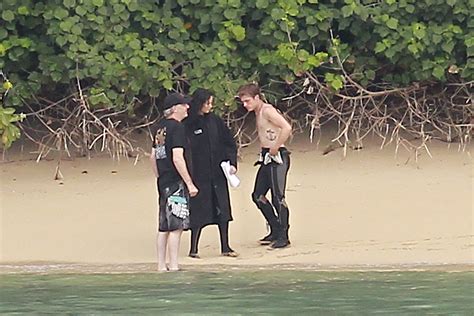 Jennifer Lawrence & Shirtless Josh Hutcherson: 'Catching Fire' Sea ...