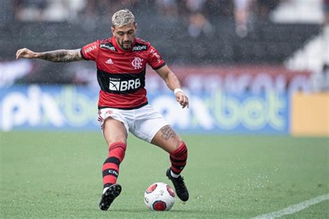 Flamengo Arrascaeta faz história no Flamengo e bate marca do futebol