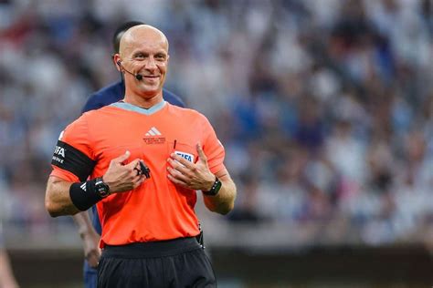 Szymon Marciniak élu meilleur arbitre 2022 par l IFFHS Flashscore fr