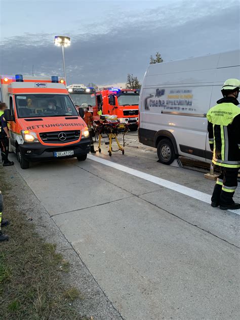 Vu Lkw Bus Leer Person Eingeklemmt Freiwillige Feuerwehr Poing