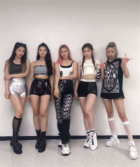 Itzy On Twitter Itzy Kpop Outfits Stage Outfits