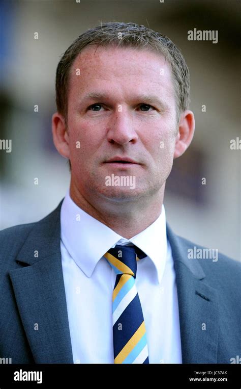 SIMON GRAYSON LEEDS UTD MANAGER LEEDS UTD MANAGER KEEPMOAT STADIUM ...