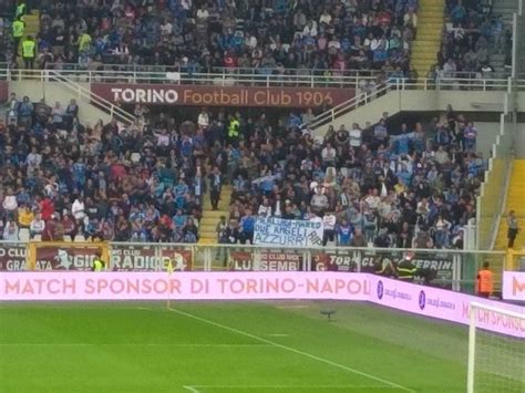 Torino Napoli Uno Striscione Dei Tifosi Azzurri Ricorda I Due