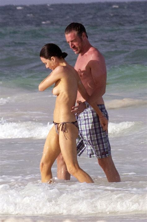 Jaime murray en topless en la playa en méxico Nuevos videos porno