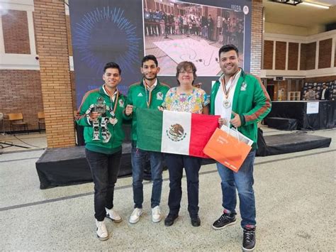 Jóvenes mexicanos obtienen siete medallas en concurso de robótica en