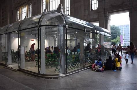 Stazione Di Milano Migranti Nei Negozi Di Plexiglass 8 Dago Fotogallery