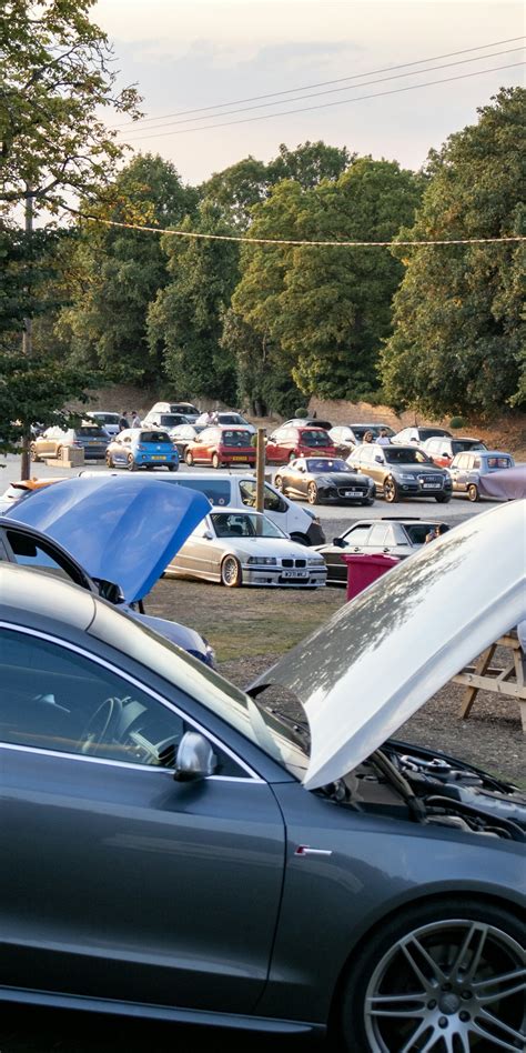 A parking lot full of cars photo – Free Car Image on Unsplash