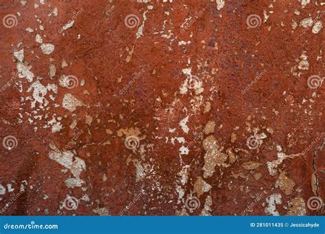 Textura De Pared Antigua Con Pintura De Pelado Rojo Imagen De Archivo