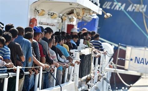 Guardia Costera Italiana Rescata A 4 Mil 400 Migrantes En El Mar