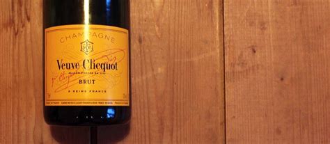 Veuve Clicquot Brut Yellow Label im TEST - Lohnt er sich? | WEINSNOB