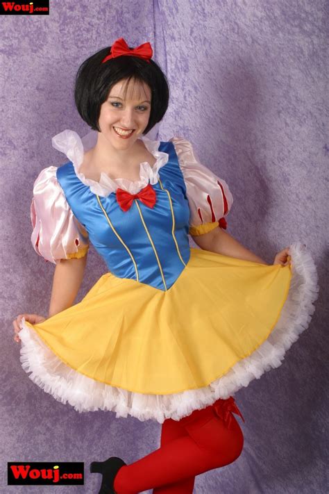 Cute Sexy Babe Enjoys Her Snow White Cosplay Photos