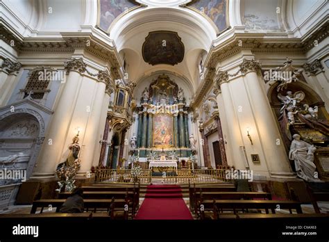 Iglesia parroquial de santa barbara fotografías e imágenes de alta