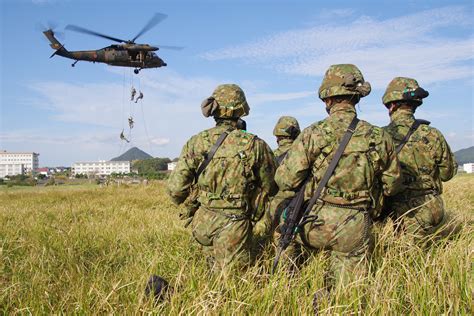 水陸機動団 On Twitter 【レンジャー教育⑨】 ＃水陸機動団 は第5期部隊集合教育「レンジャー」を実施中です。写真は特殊卸下訓練の