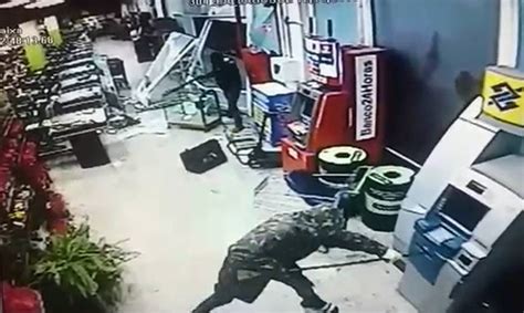 Dupla Usa Carro Para Arrombar Supermercado E Explodir Caixas V Deos