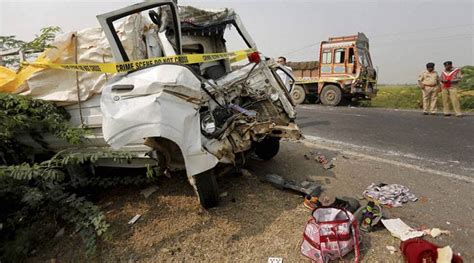 Ahmedabad 14 Killed Three Injured In Road Accident Near Dholka