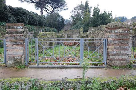 Viii Pompeii December Looking West To Entrance Doorway