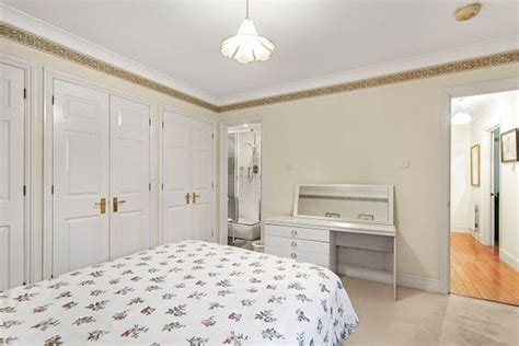 Village Park Close Enfield En Bedroom Flat For Sale