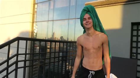 Joe Sugg Shirtless Google Search Joe Sugg Shirtless Shirtless