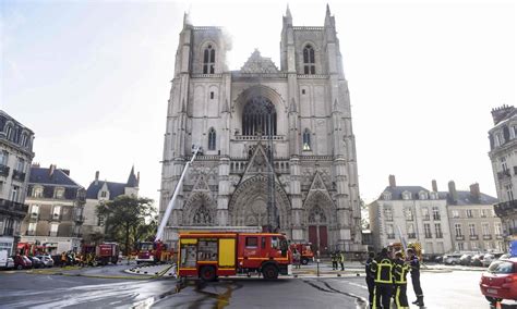 Voluntário confessa ser autor do incêndio da catedral francesa de