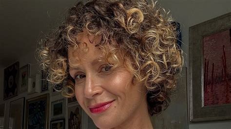 Monika Mrozowska Pozuje W Bikini Nad Brzegiem Jeziora Prezentuj C Ob Dn Form Po Urodzeniu