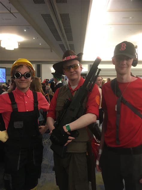 RED team Cosplay at Glasgow Anime and Gaming Con (I’m the Sniper) : r/tf2