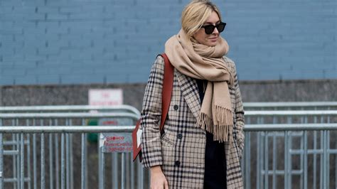 How To Wear A Winter Scarf With A Coat