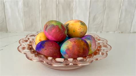 How to dye volcano Easter eggs and create color explosion | Popular Science