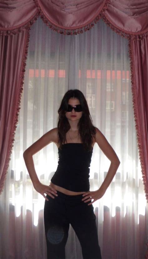 Pin By Y Na On Quick Saves Fashion Brunette Girl Pretty People